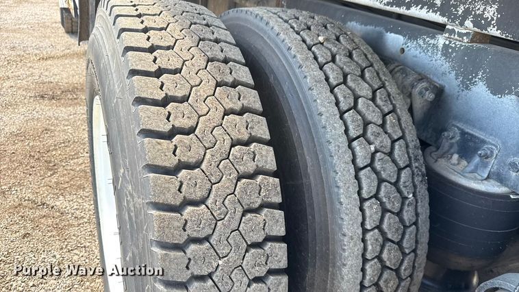 image for item NU9694 2014 Freightliner Business class M2  bucket truck