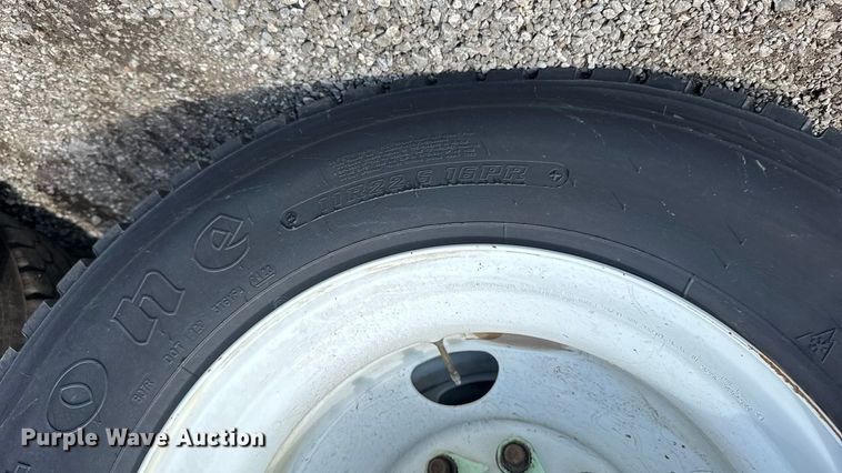 image for item NU9694 2014 Freightliner Business class M2  bucket truck