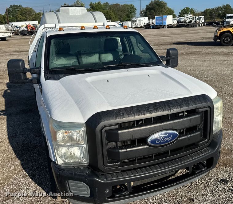 image for item NU9702 2011 Ford F350 Super Duty XL flatbed pickup truck
