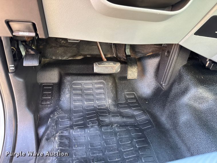 image for item NU9702 2011 Ford F350 Super Duty XL flatbed pickup truck