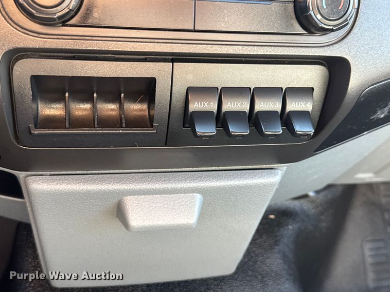 image for item NU9702 2011 Ford F350 Super Duty XL flatbed pickup truck