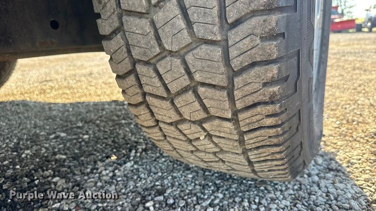 image for item NU9702 2011 Ford F350 Super Duty XL flatbed pickup truck