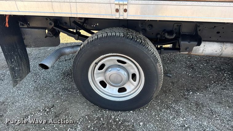 image for item NU9702 2011 Ford F350 Super Duty XL flatbed pickup truck