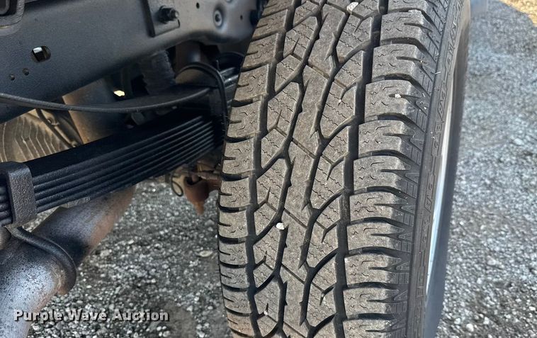 image for item NU9702 2011 Ford F350 Super Duty XL flatbed pickup truck