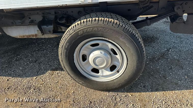 image for item NU9702 2011 Ford F350 Super Duty XL flatbed pickup truck