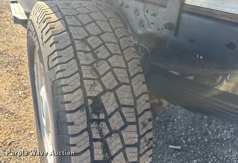 image for item NU9702 2011 Ford F350 Super Duty XL flatbed pickup truck