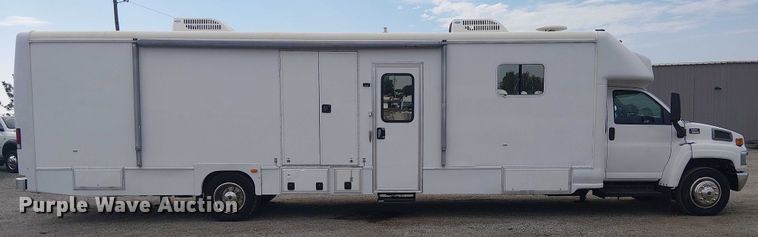image for item NU9712 2007 GMC C5500 mobile medical unit