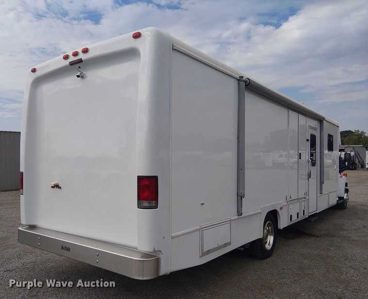 image for item NU9712 2007 GMC C5500 mobile medical unit