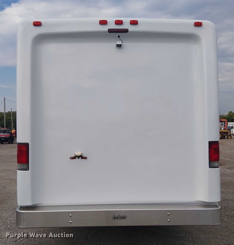 image for item NU9712 2007 GMC C5500 mobile medical unit