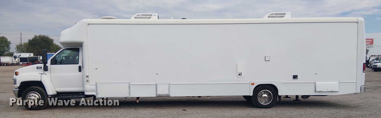 image for item NU9712 2007 GMC C5500 mobile medical unit