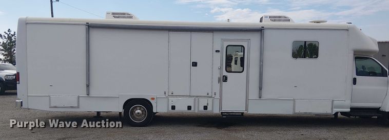 image for item NU9712 2007 GMC C5500 mobile medical unit