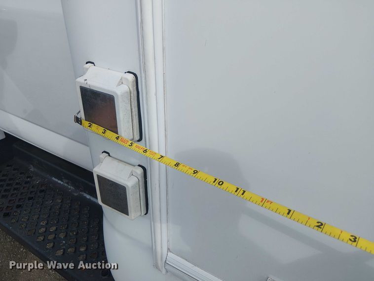 image for item NU9712 2007 GMC C5500 mobile medical unit