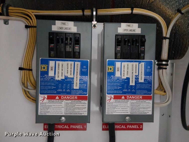 image for item NU9712 2007 GMC C5500 mobile medical unit