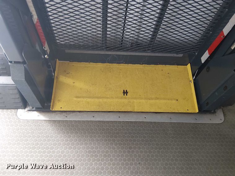 image for item NU9712 2007 GMC C5500 mobile medical unit