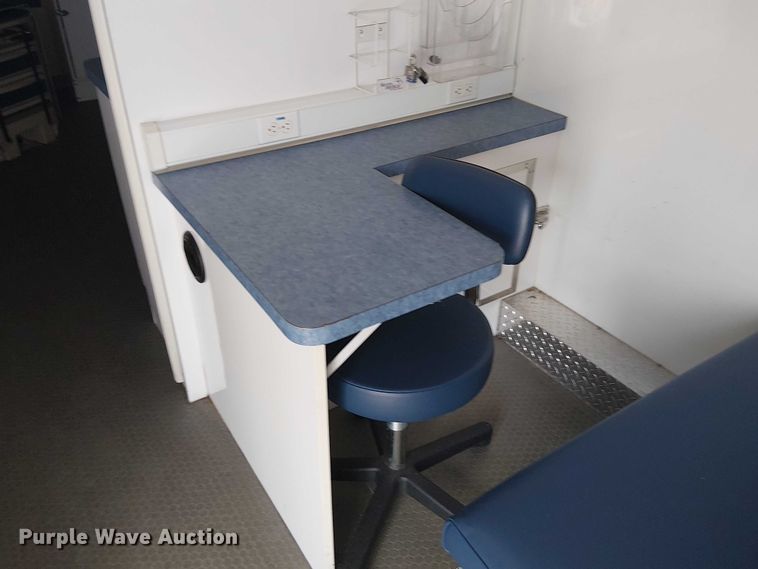 image for item NU9712 2007 GMC C5500 mobile medical unit