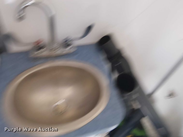 image for item NU9712 2007 GMC C5500 mobile medical unit