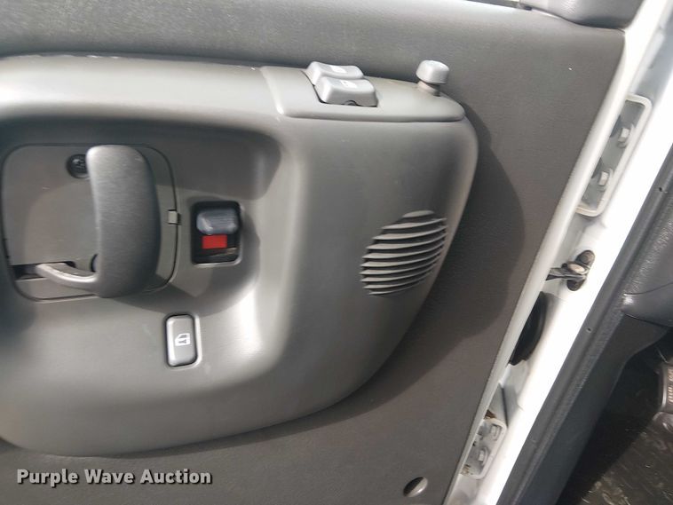 image for item NU9712 2007 GMC C5500 mobile medical unit