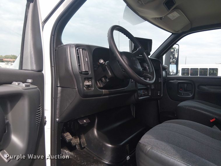 image for item NU9712 2007 GMC C5500 mobile medical unit