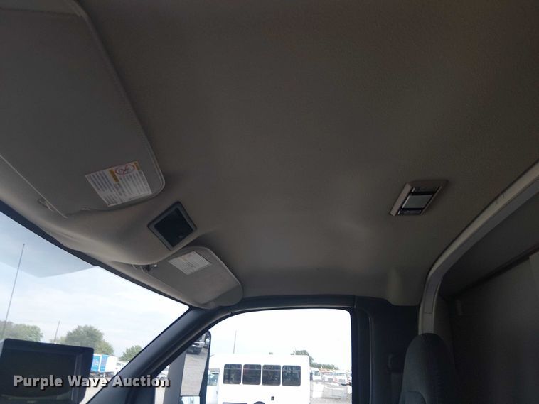 image for item NU9712 2007 GMC C5500 mobile medical unit