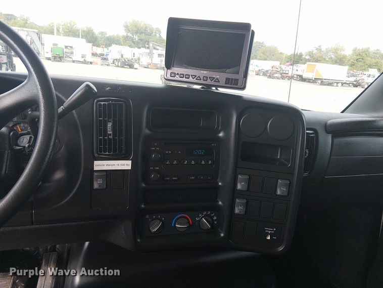 image for item NU9712 2007 GMC C5500 mobile medical unit