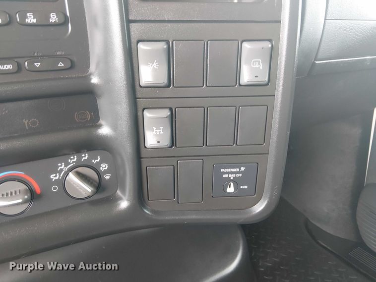 image for item NU9712 2007 GMC C5500 mobile medical unit