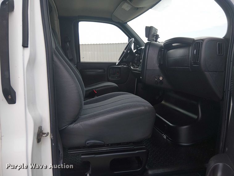 image for item NU9712 2007 GMC C5500 mobile medical unit