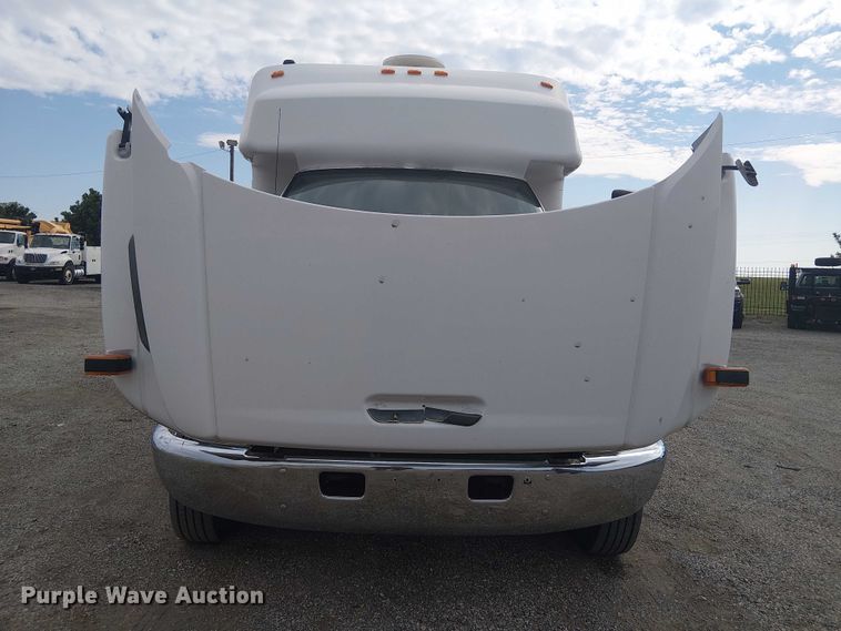 image for item NU9712 2007 GMC C5500 mobile medical unit