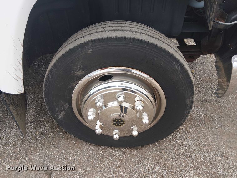 image for item NU9712 2007 GMC C5500 mobile medical unit