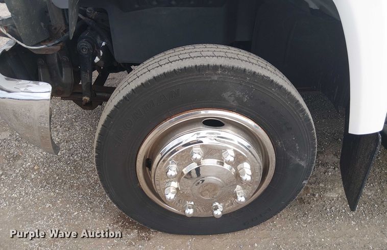 image for item NU9712 2007 GMC C5500 mobile medical unit