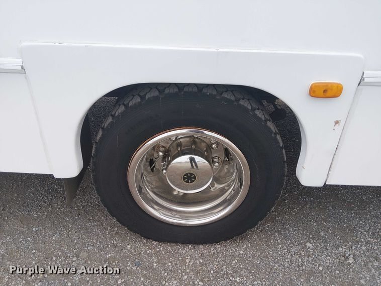 image for item NU9712 2007 GMC C5500 mobile medical unit