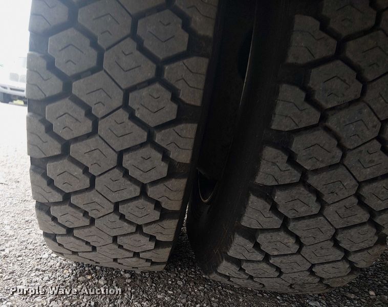 image for item NU9712 2007 GMC C5500 mobile medical unit