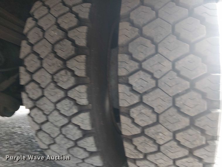 image for item NU9712 2007 GMC C5500 mobile medical unit