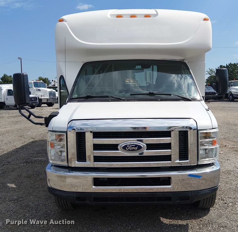 image for item NU9714 2015 Ford E350 Super Duty shuttle bus