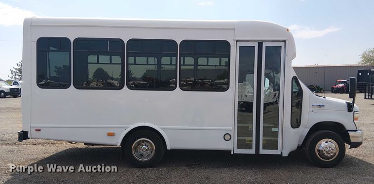 image for item NU9714 2015 Ford E350 Super Duty shuttle bus