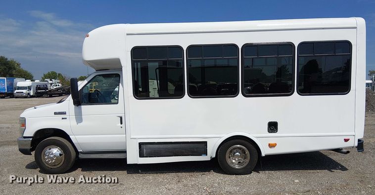 image for item NU9714 2015 Ford E350 Super Duty shuttle bus