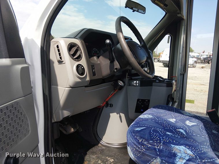 image for item NU9714 2015 Ford E350 Super Duty shuttle bus