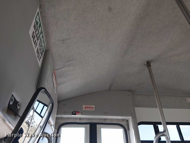 image for item NU9714 2015 Ford E350 Super Duty shuttle bus