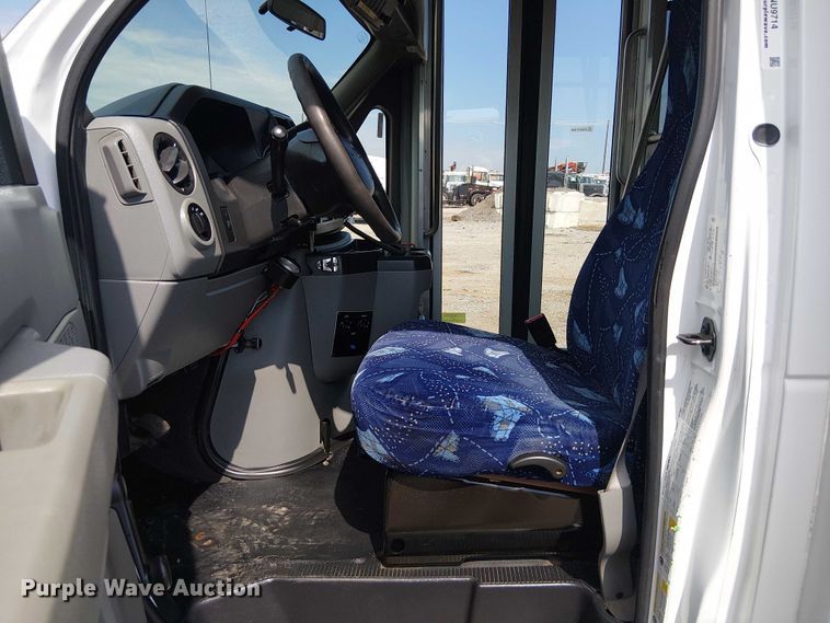 image for item NU9714 2015 Ford E350 Super Duty shuttle bus