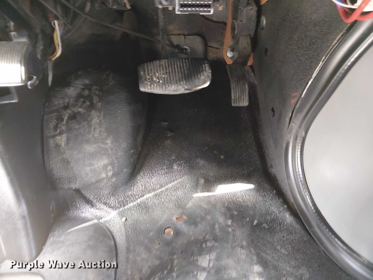 image for item NU9714 2015 Ford E350 Super Duty shuttle bus