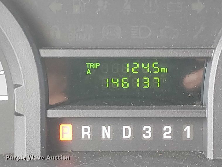 image for item NU9714 2015 Ford E350 Super Duty shuttle bus