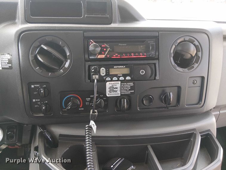 image for item NU9714 2015 Ford E350 Super Duty shuttle bus