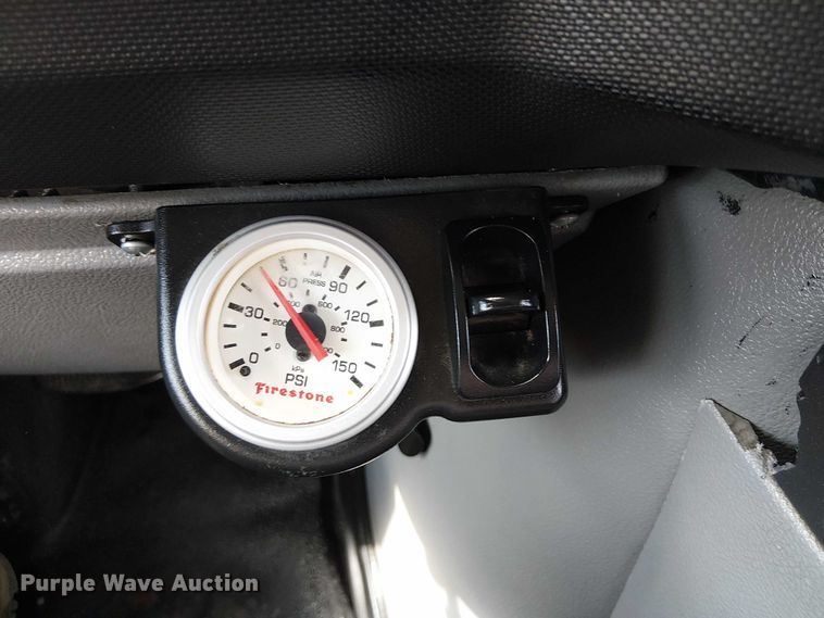 image for item NU9714 2015 Ford E350 Super Duty shuttle bus