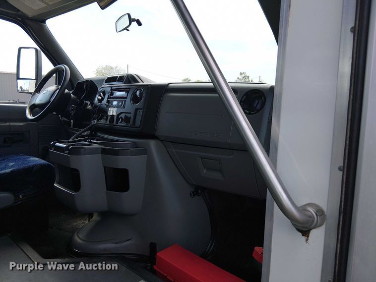 image for item NU9714 2015 Ford E350 Super Duty shuttle bus