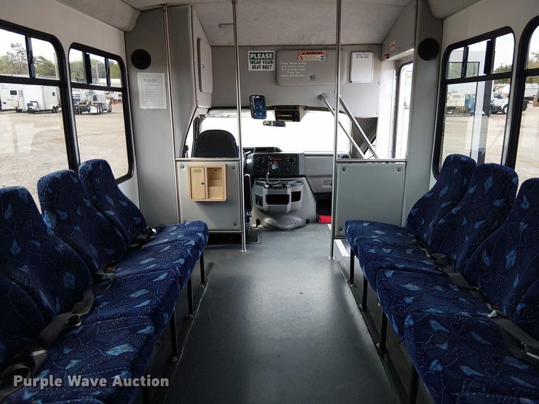 image for item NU9714 2015 Ford E350 Super Duty shuttle bus