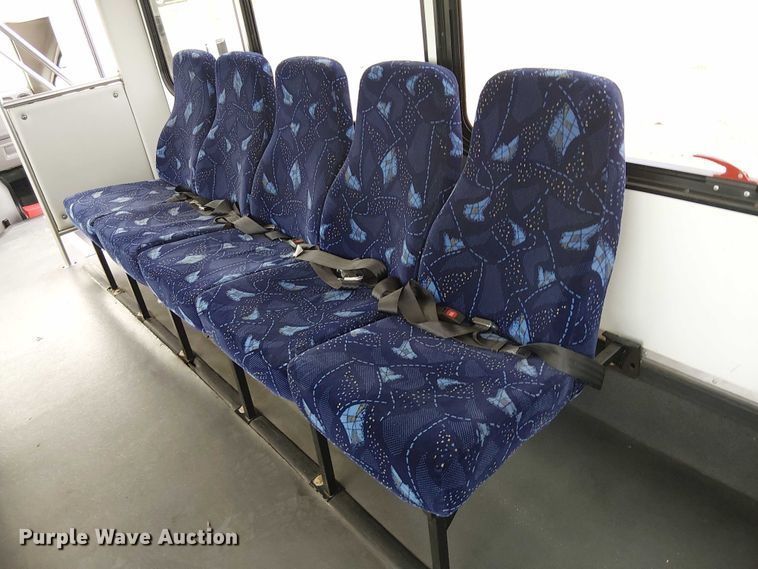 image for item NU9714 2015 Ford E350 Super Duty shuttle bus