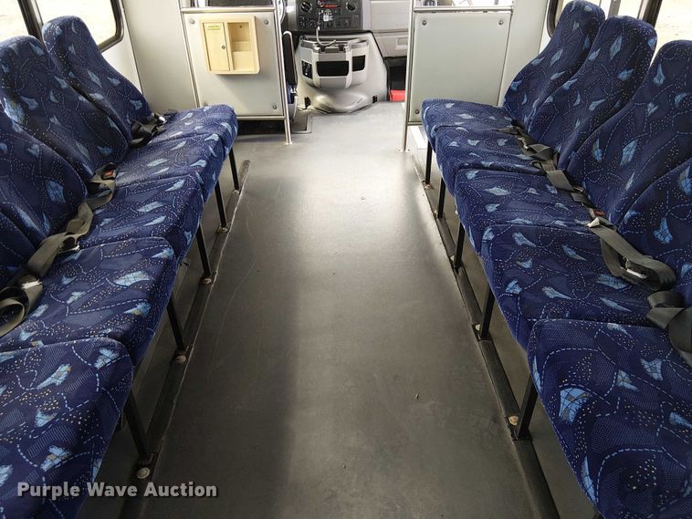 image for item NU9714 2015 Ford E350 Super Duty shuttle bus