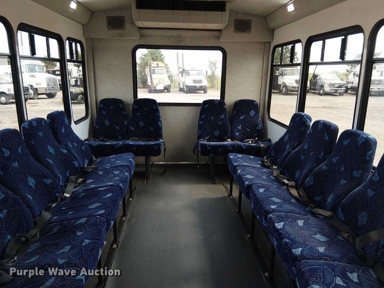 image for item NU9714 2015 Ford E350 Super Duty shuttle bus