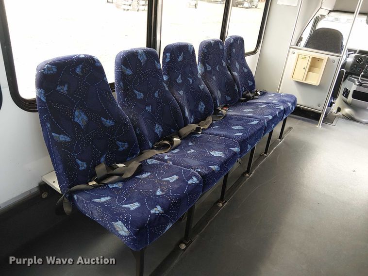 image for item NU9714 2015 Ford E350 Super Duty shuttle bus