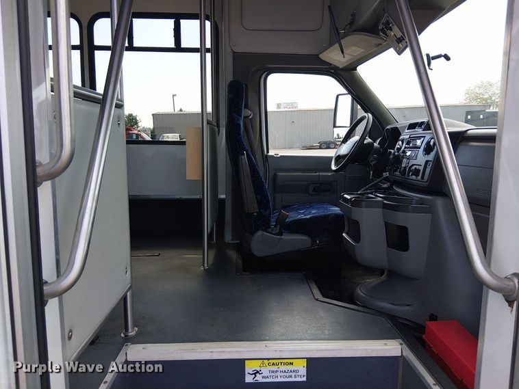 image for item NU9714 2015 Ford E350 Super Duty shuttle bus