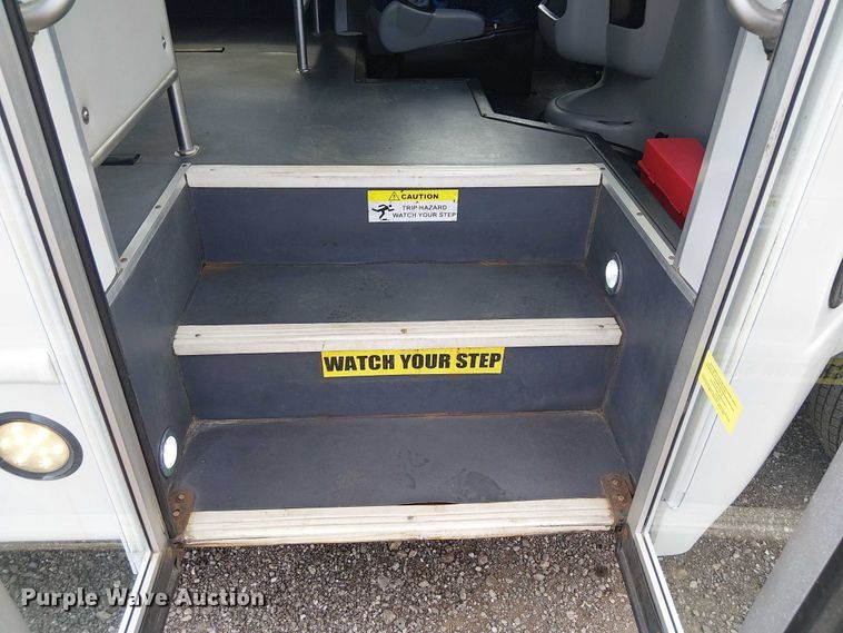 image for item NU9714 2015 Ford E350 Super Duty shuttle bus